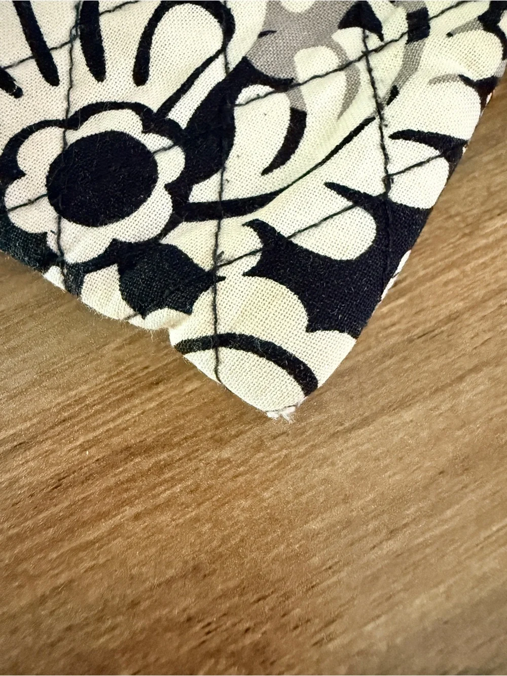 Vera Bradley Coin Purse in Retired Baroque Pattern - Picture 4 of 8